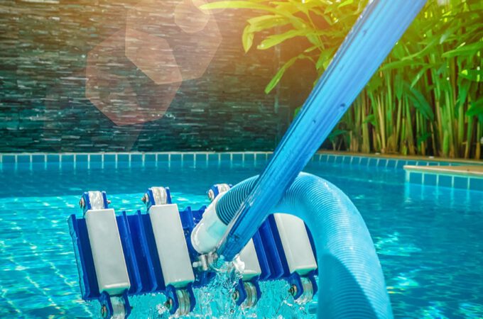 Why Hire a Swimming Pool Service?